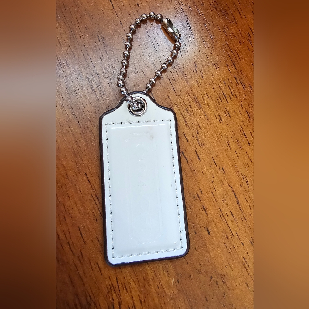 Coach Large Hang tag Patent Leather White EUC